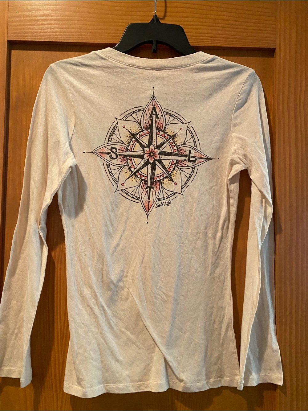 Salt Life Women’s Cream Compass Long Sleeve V-Neck Shirt NWT S